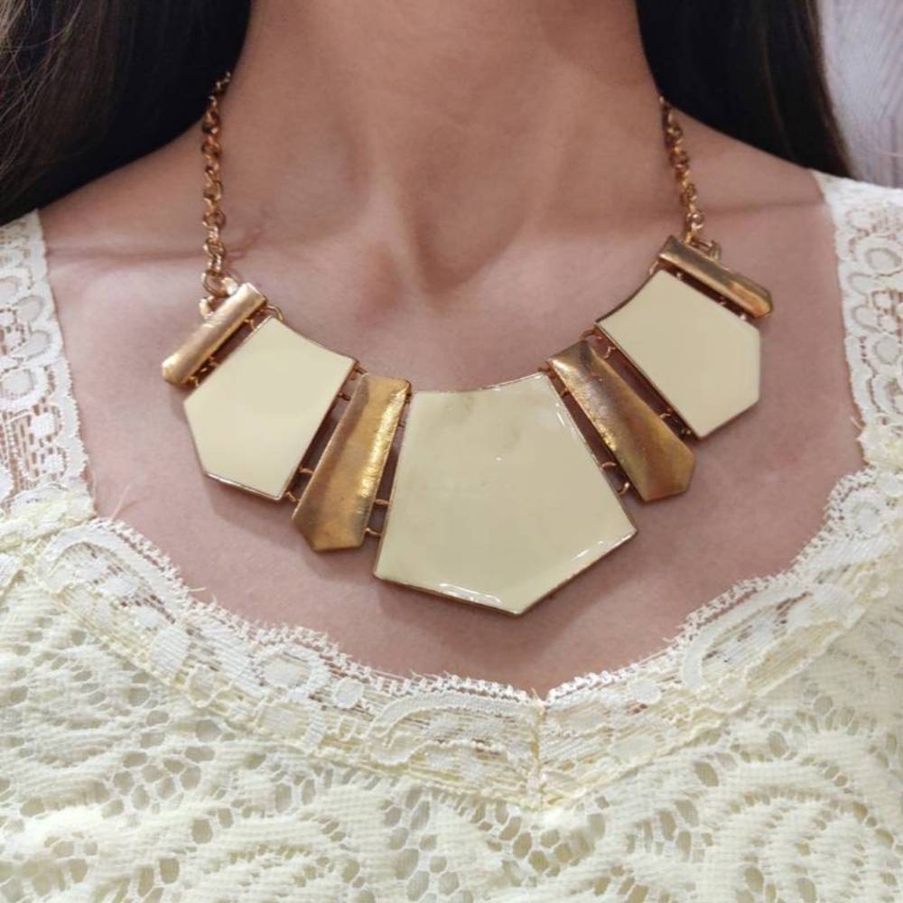 Off White Necklace With Rose Gold Polish